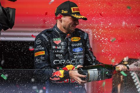 Uniek moment voor Max Verstappen: ook vader Jos en moeder Sophie trots op prestatie