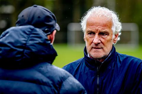 Veelbesproken voetbalcoach Fred Rutten kijkt terug op vertrek bij Curaçao: 'Zeker de manier waarop'