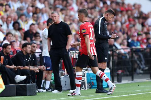 Drama voor veelbesproken Joey Veerman: PSV'er mist start Eredivisie na rode kaart in Johan Cruijff Schaal