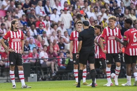 Live Johan Cruijff Schaal | Aangeslagen Mexx Meerdink zet AZ op voorsprong tegen PSV