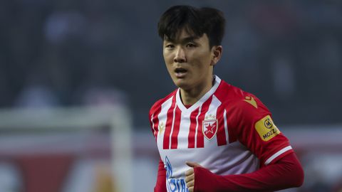 Officieel: Feyenoord haalt Hwang In-Beom op uit Servische competitie