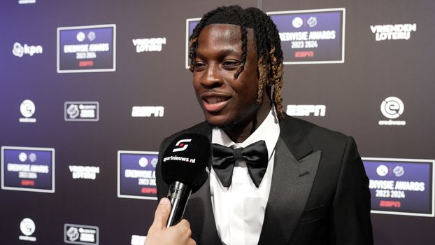 PSV'er Johan Bakayoko schittert bij de Eredivisie Awards: 'Ik vind mode heel belangrijk'