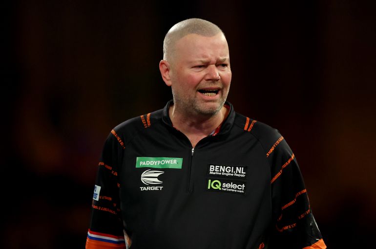 Raymond van Barneveld spreekt Nederlandse dartcollega nooit meer: 'Er zijn dingen gebeurd'