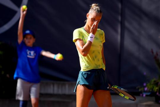 Drie keer blijkt geen scheepsrecht op US Open: Nederlandse tennisster onderuit in door regen verstoorde partij