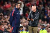 Ruud van Nistelrooij langs de lijn met Erik ten Hag. ©Getty Images
