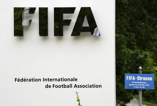 Chris Woerts zet FIFA op z'n plek na pijnlijke blunder: ‘Heel dom’