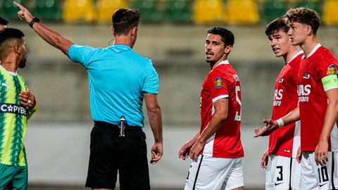 'Schopploeg' AZ breekt negatief record met torenhoog aantal kaarten, ook Europees al flink los