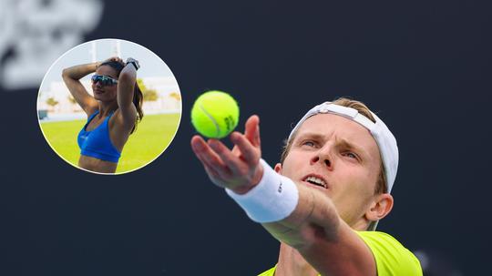 Tennisser Jesper de Jong analyseert schaatsende vriendin Pien Hersman: 'Daar kan ze niet tegen'