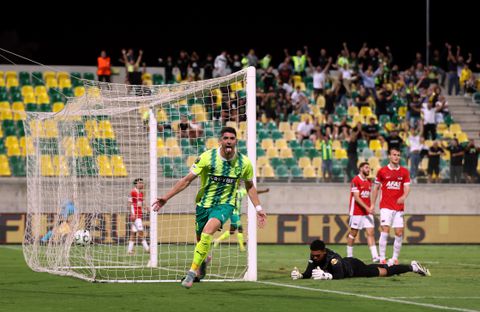 Negental AZ beleeft dramatische avond op Cyprus, Conference League-start kan in de prullenbak