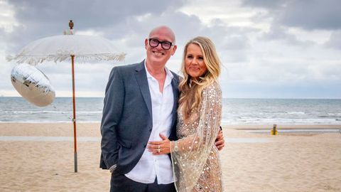 Vrouw van Renè van der Gijp wordt hard aangepakt: 'Wat ze vroeger allemaal deed...'