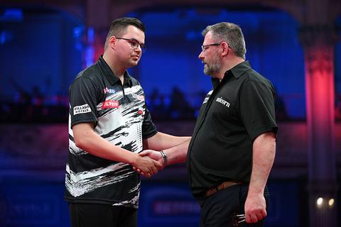 Opmerkelijk besluit topdarter Gian van Veen na veegpartij bij World Grand Prix: 'Dat krijg ik net door'