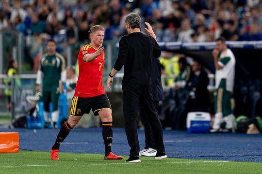 Belgische sterspeler prijst bondscoach Mark van Bommel na duel tegen Turkije: 'Dit ligt mij beter'
