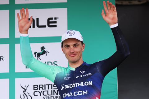 Wielrenner Olav Kooij zet luxe penthouse te koop na droomzomer: mooie winst lonkt voor topsprinter