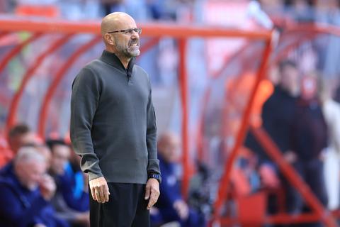 PSV-coach Peter Bosz komt met blessure-updates: 'Wij denken dat hij dit kalenderjaar niet meer in actie gaat komen'