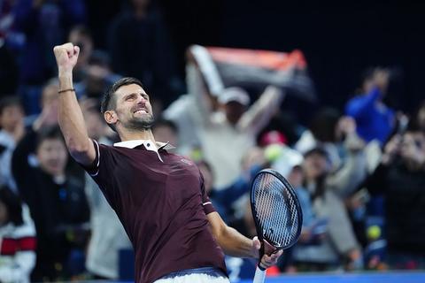 Tennisicoon Novak Djokovic evenaart bijzonder record van Rafael Nadal ondanks blessurezorgen