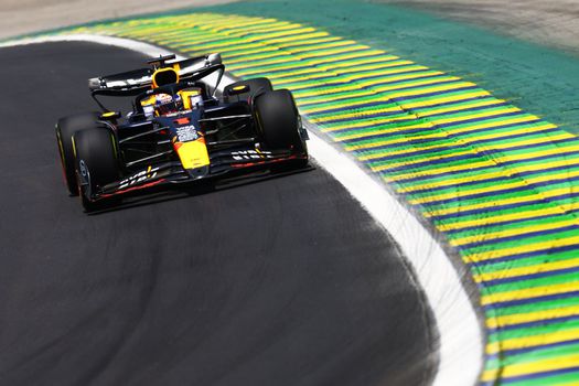 Ongelukkige Max Verstappen ziet Lando Norris verder uitlopen na sprintrace in Brazilië