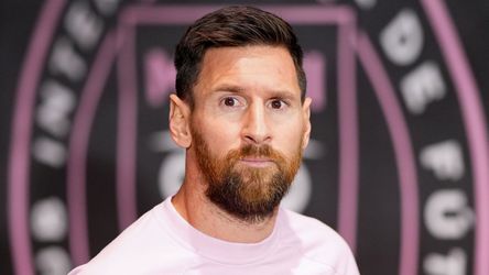 Lionel Messi wil niet in voetsporen Diego Maradona treden: 'Er is nog een lange weg te gaan'