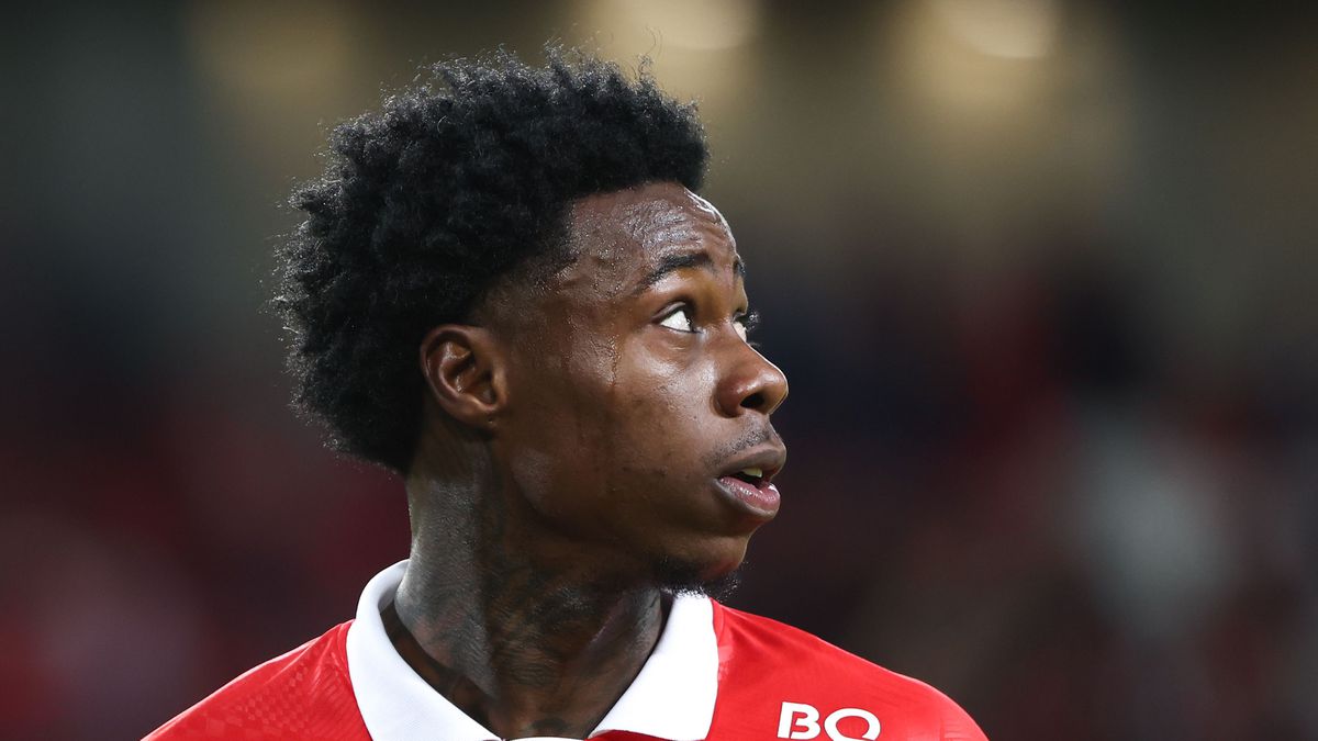 Quincy Promes lanceert opmerkelijke actie: 'Zitten er gaten van een mes in?'