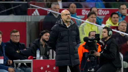 Peter Bosz kritisch na nederlaag tegen Ajax: 'Die zag ik niet aankomen'