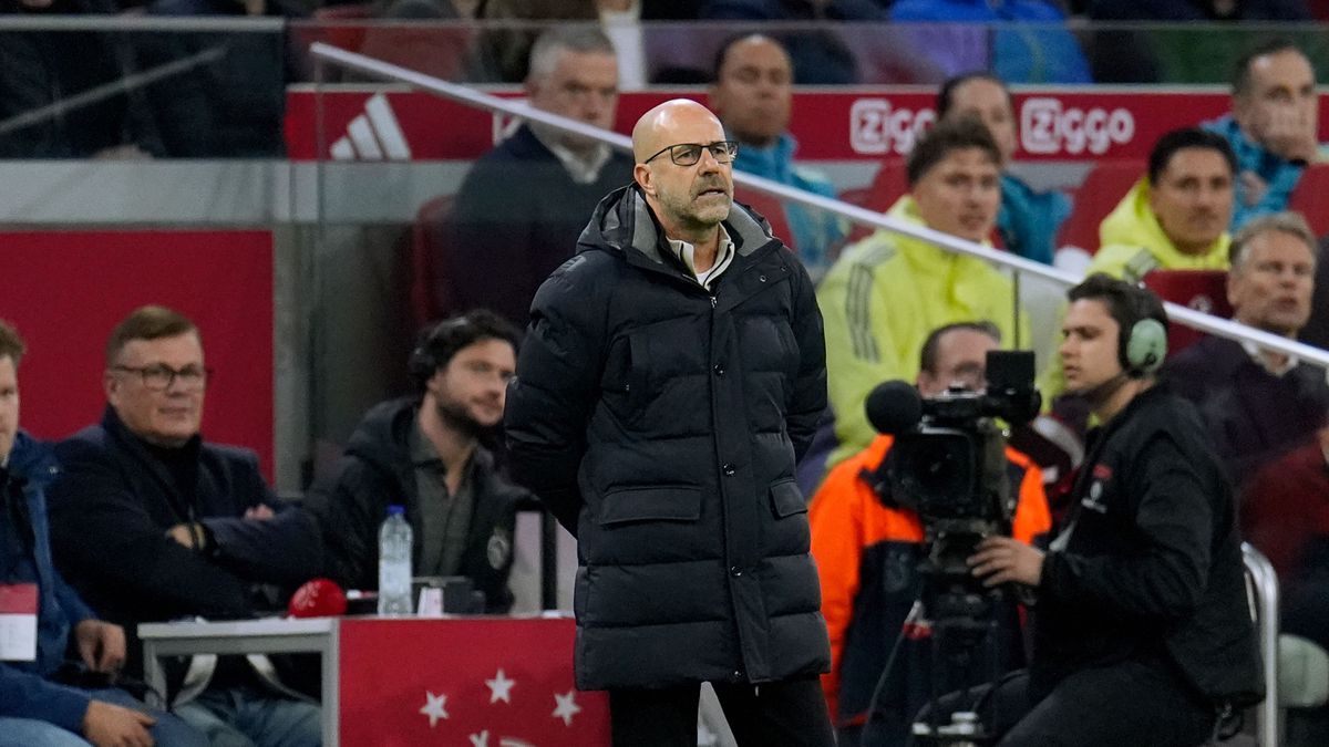 Peter Bosz kritisch na nederlaag tegen Ajax: 'Die zag ik niet aankomen'