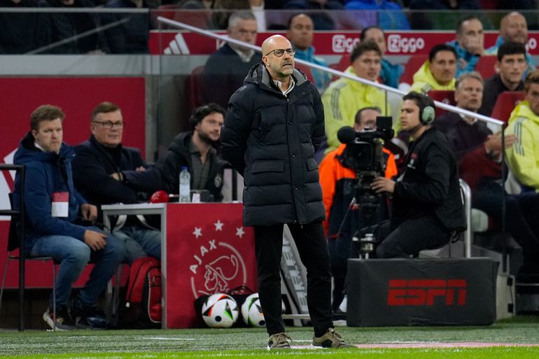 Peter Bosz kritisch na nederlaag tegen Ajax: 'Die zag ik niet aankomen'