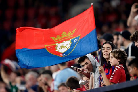 Trouwe Osasuna-fan krijgt dag van zijn leven na 'mislukte' urenlange busreis: 'Wij betalen alles'