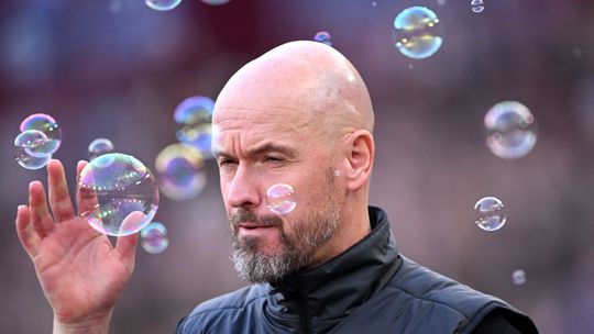 Erik ten Hag duikt voor het eerst op na ontslag bij Manchester United en kiest opmerkelijk duel