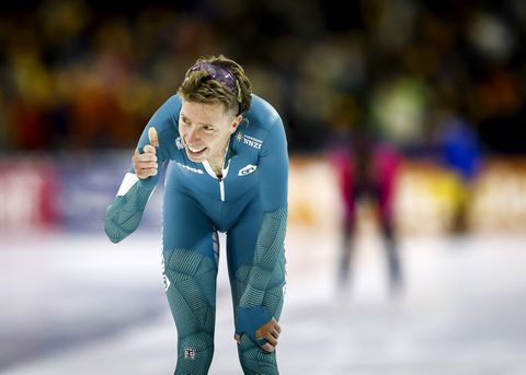 Topschaatser Jorrit Bergsma zorgt voor 'aandoenlijk' moment met beroemde vrouw en kinderen op NK: 'Ontzettend leuk'