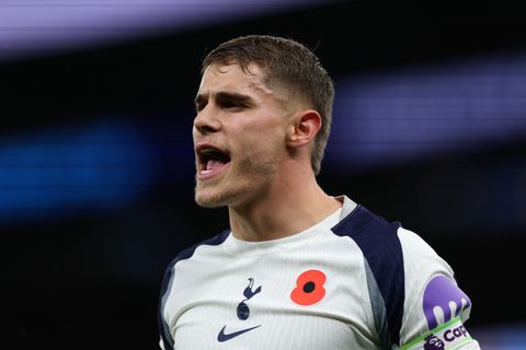 'Wegstormende' Micky van de Ven onderwerp van gesprek na pijnlijke nederlaag van Tottenham Hotspur