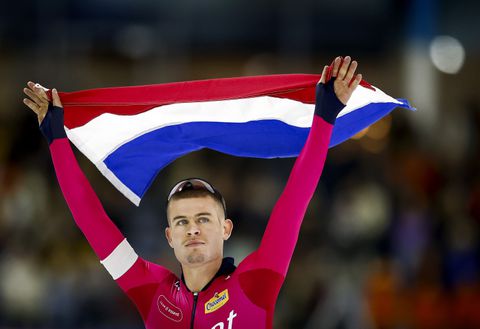 Topschaatser Joep Wennemars pakt na merkwaardige rit ook goud op NK afstanden, 'verdwenen' Kai Verbij stunt in Thialf