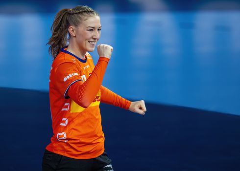 Uitblinkende keepster moet af en toe weg van het handbal: 'Dat ik even normaal mens mag zijn'