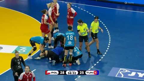Schokkende beelden tijdens WK handbal in Den Bosch: speelster raakt ineens buiten bewustzijn