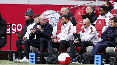 Scheldpartij tussen spelers Ajax en FC Groningen duidelijk hoorbaar: 'Wat mijn moeder?'