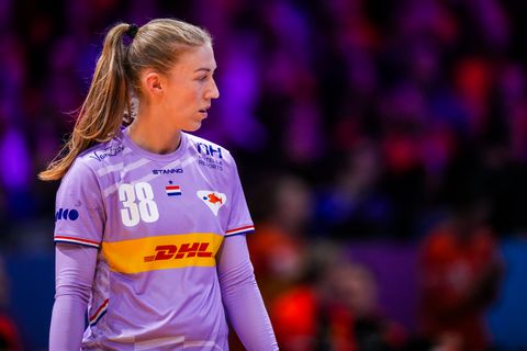 Oranje-keepster doet oproep richting hoofdfase WK handbal: 'Neem zo veel mogelijk mee'