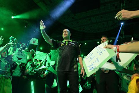 Positieve signalen rond Michael van Gerwen richting WK darts: 'Dat is natuurlijk iets unieks'