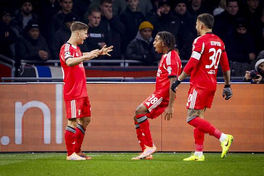 FIFA wil belangrijke VAR-regel aanpassen voor WK voetbal: tijdens Ajax - Benfica ging het nog mis