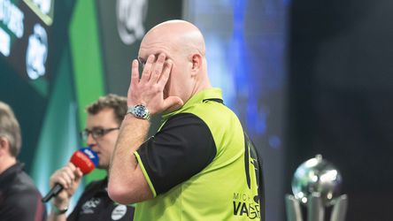 Engelse media over nederlaag van Michael van Gerwen in WK-finale: 'Drievoudig kampioen krijgt enorme afranseling'