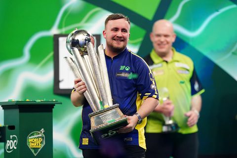 'Enge' Luke Littler was te sterk voor Michael van Gerwen: 'Het is echt niet normaal'
