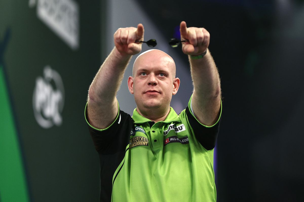 Michael van Gerwen messcherp richting finale WK darts tegen 'teleurstelling' Luke Littler: 'Niet van die domme vragen stellen'