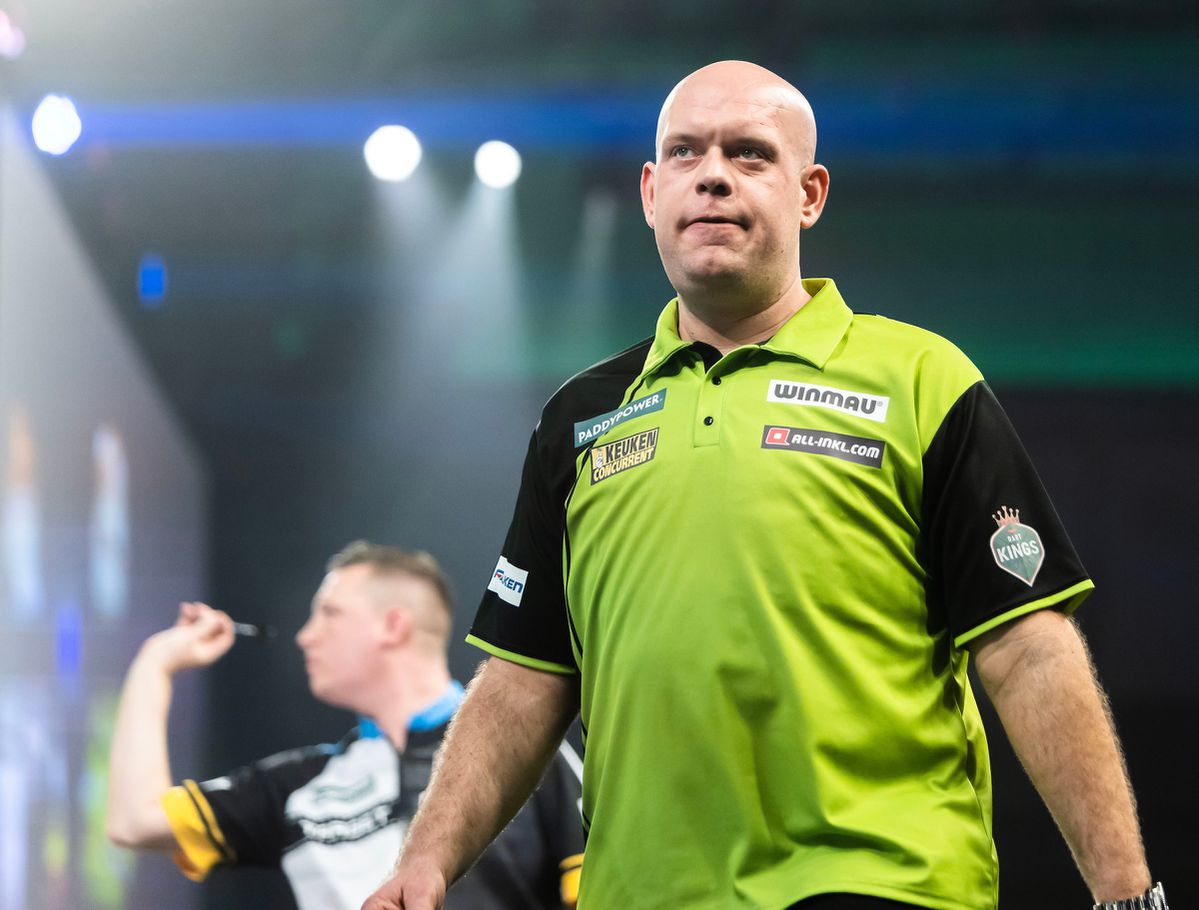 Spannende dag voor topdarters voorbij: Michael van Gerwen en Luke Littler beloond na sterk WK