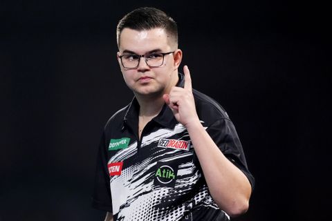 Gian van Veen vol ongeloof na vraag over prijzengeld WK darts: 'Nu je dat zegt...'