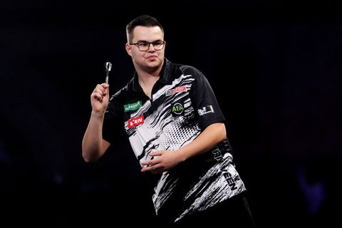 Buitenlandse media zetten Gian van Veen en Luke Littler tegenover elkaar voor finale WK darts: 'Kies je held'