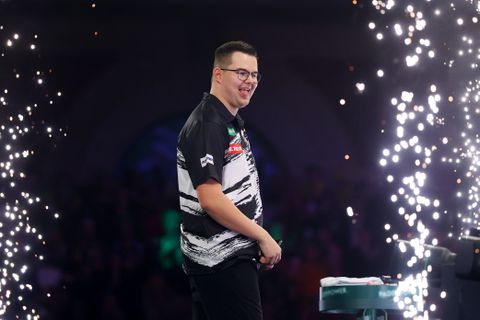 'Woorden schieten tekort': Gian van Veen maakt diepe indruk op Vincent van der Voort met finaleplaats WK darts