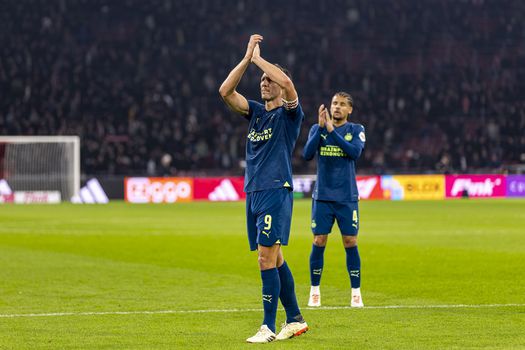 Luuk de Jong boos op zichzelf na gelijkspel tegen Ajax: 'Ik wil liever minder lopen'