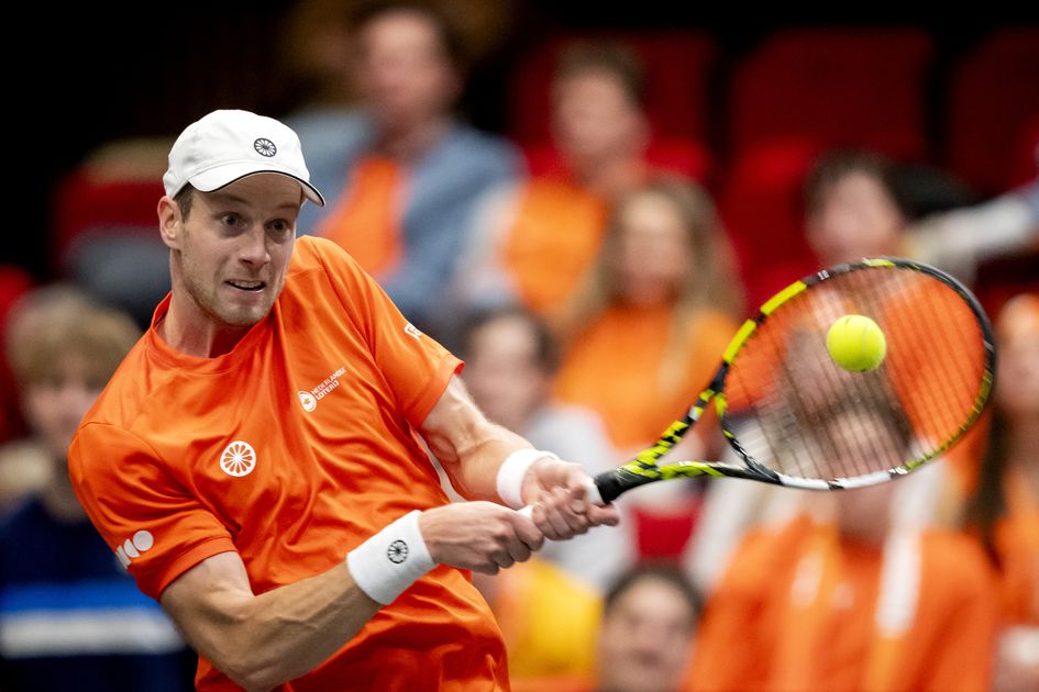 Davis Cup |  A struggling Botic van de Zandschulp defeats the Netherlands in the Davis Cup final