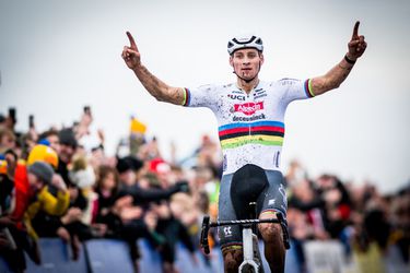 Concurrentie legt zich al neer bij winst Mathieu van der Poel op WK veldrijden: 'Kan na drie minuten gedaan zijn'