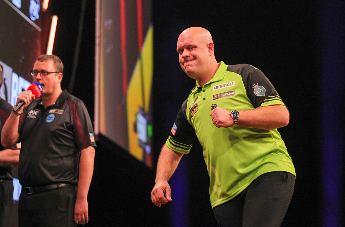 Michael van Gerwen smijt titelhouder Chris Dobey uit The Masters