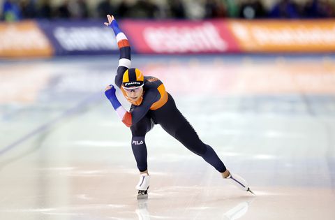Opmerkelijke actie tijdens World Cup schaatsen zorgt voor hilariteit, fans in Thialf gewaarschuwd