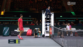 Beeld uit de wedstrijd tussen Hurkacz en Cobolli op de Rotterdam Open. ©Ziggo Sport.