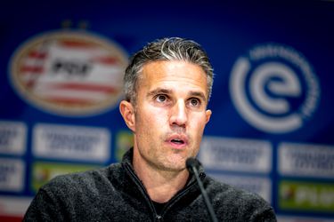 Harde conclusie over Feyenoord-trainer Robin van Persie: 'Ik denk dat hij de spelersgroep kwijt is'
